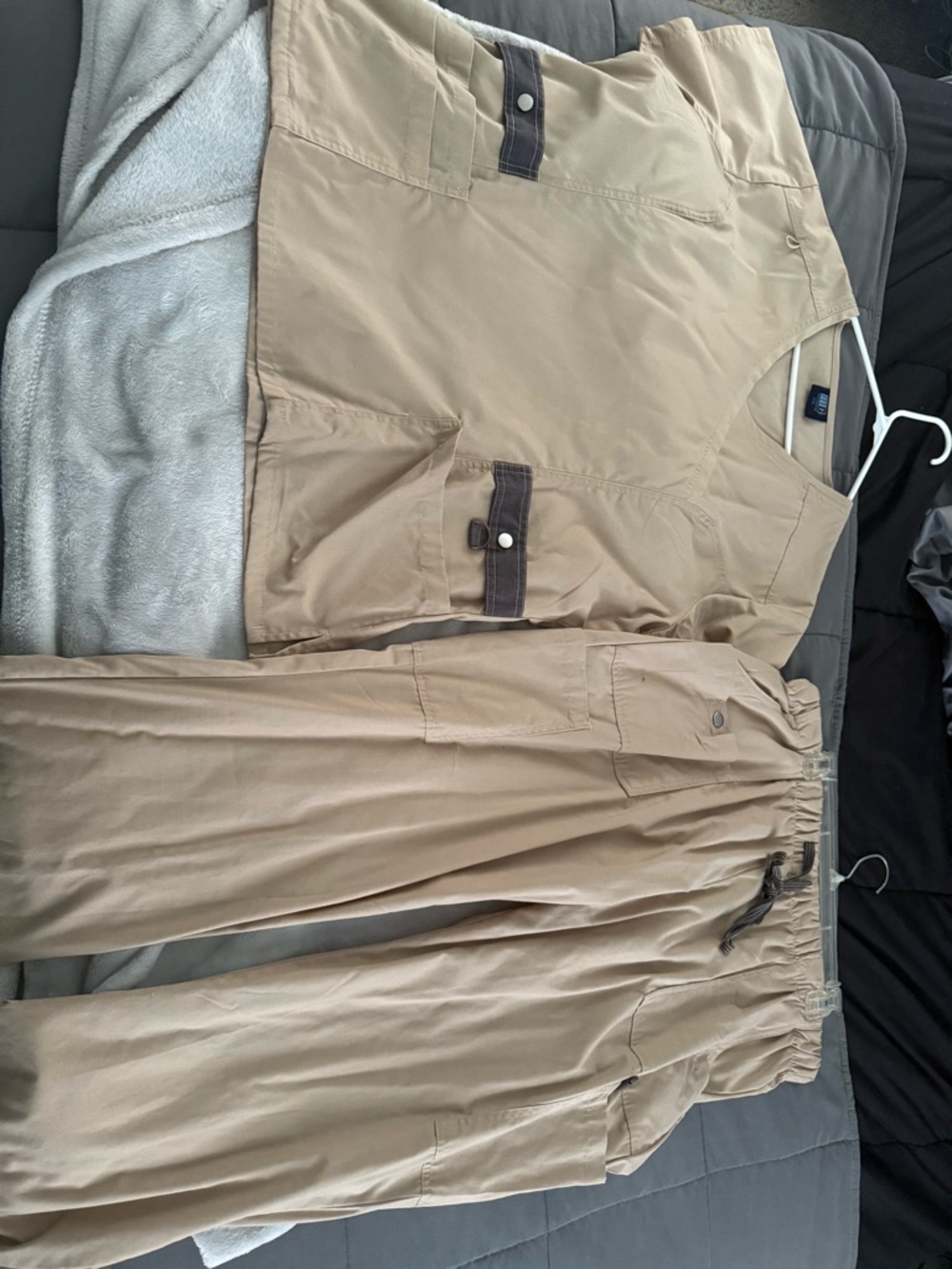 Women's Tan Cargo Scrub Pants & Top Set - Professional Utility